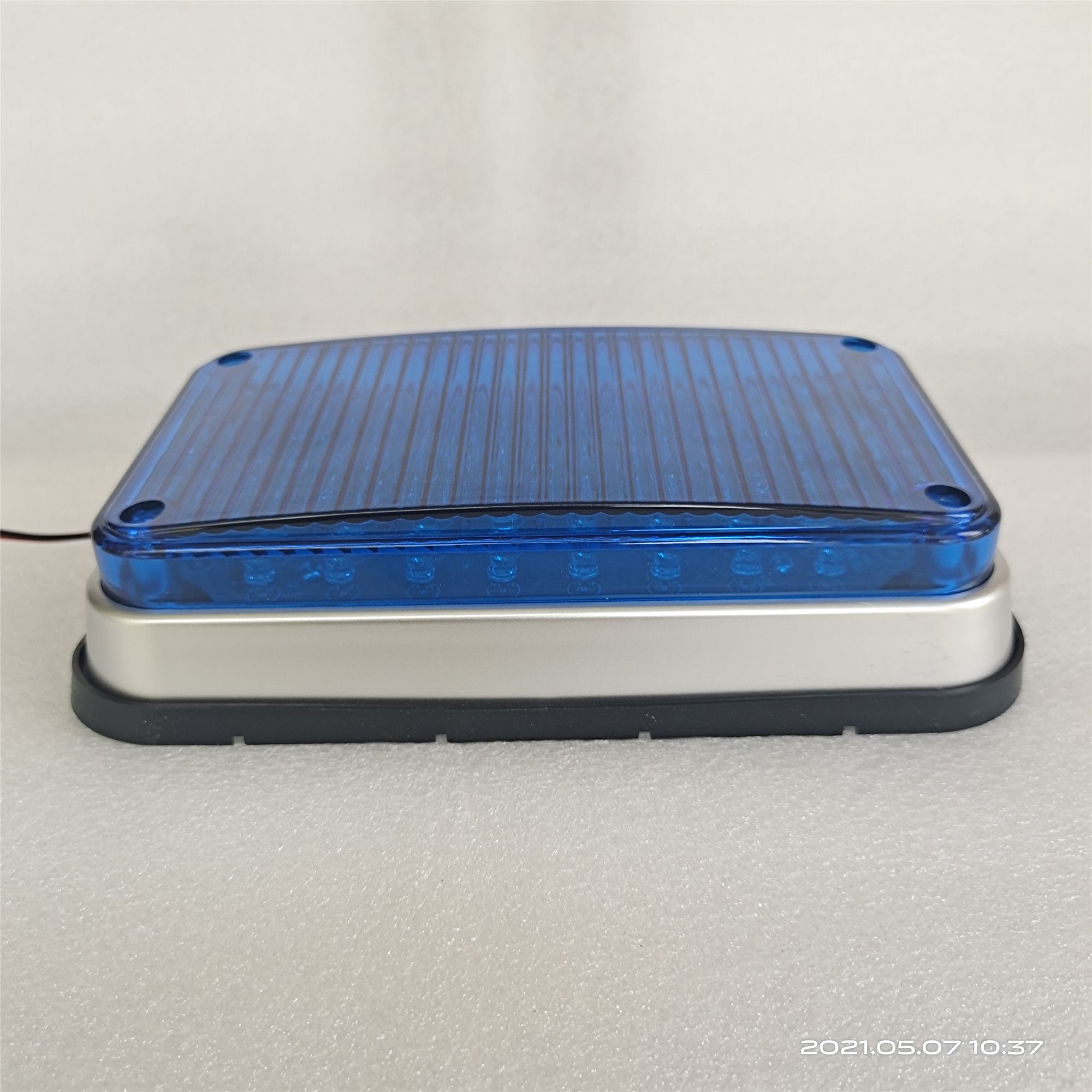 交警裝備廠家?guī)懔私饩療艟瘓?bào)器分類